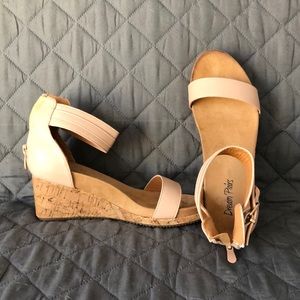 Dream Pairs open toe back zip sandal - NWOT